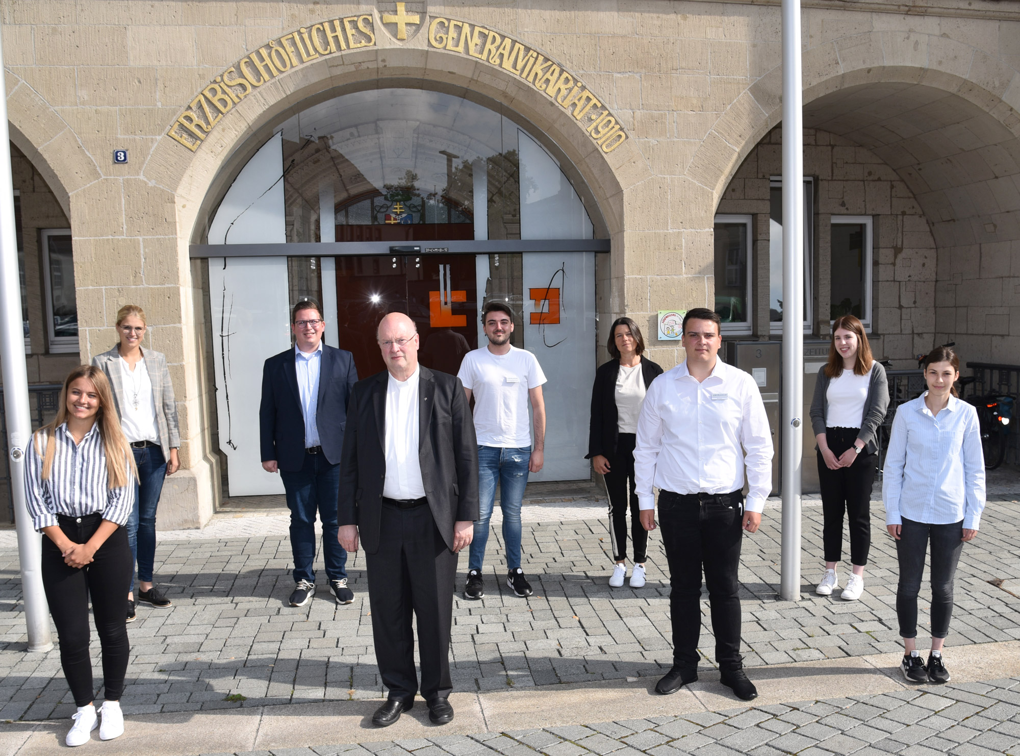 Ausbildungsbeginn für sechs junge Menschen im Generalvikariat