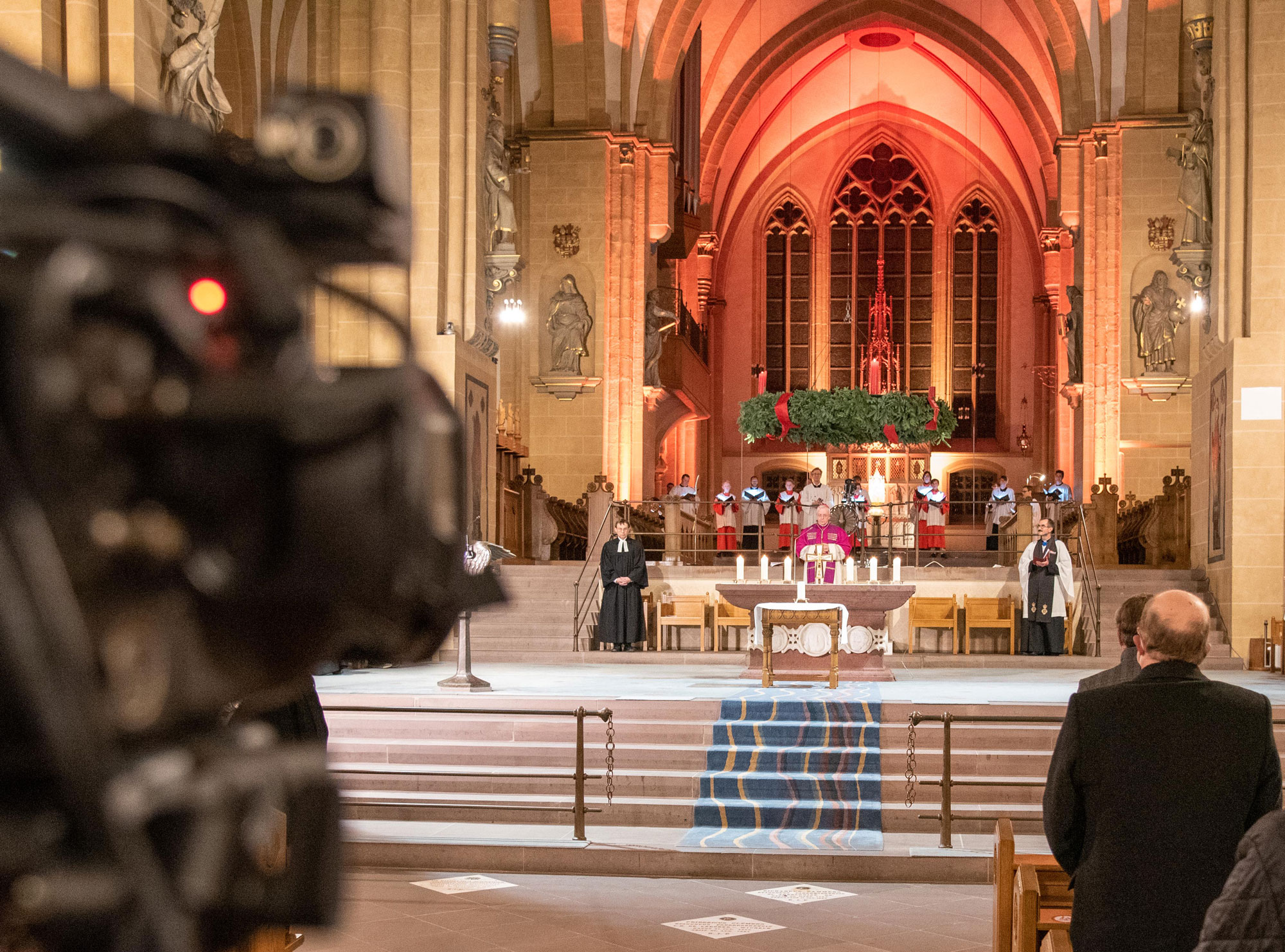 Deutsch-britischer Weihnachtsgottesdienst erreicht Menschen in Nah und Fern