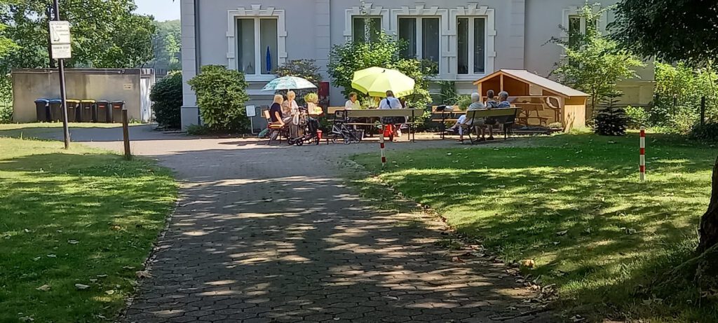 Sonntagsfrühstück im Sommer